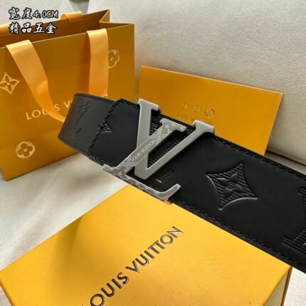 Louis Vuitton belt matching design uses high-quality electroplated hardware