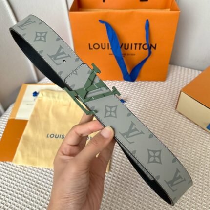 Louis Vuitton belt matching design uses high-quality electroplated hardware