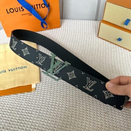 Louis Vuitton belt matching design uses high-quality electroplated hardware (复制)