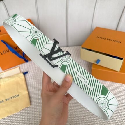 Louis Vuitton belt matching design uses high-quality electroplated hardware