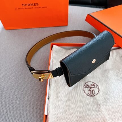 HERMÈS is equipped with a pure steel buckle, which feels comfortable and has a very good wearing effect. (复制)