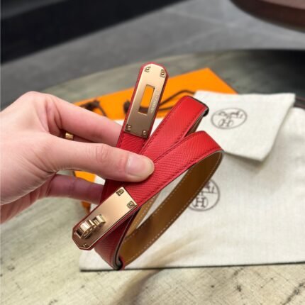 HERMÈS is equipped with a pure steel buckle, which feels comfortable and has a very good wearing effect. (复制)