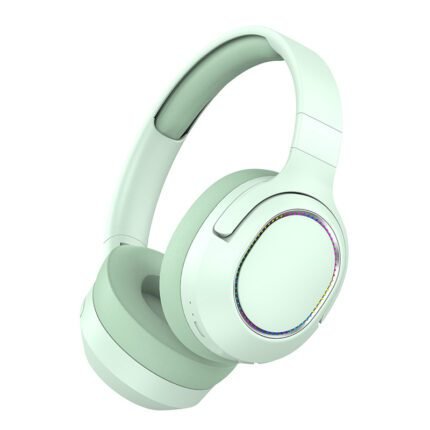 p2963 Bluetooth headset function AUX (3.5mm round hole), card, FM, barrier-free link within a transmission distance of 10 meters Green