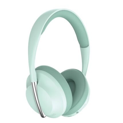 p7233 Bluetooth headset function AUX (3.5mm round hole), card, FM, barrier-free link within a transmission distance of 10 meters Green