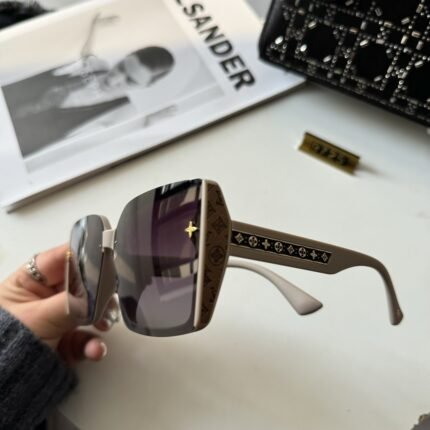 Van Cleef&Arpels brown and dark purple boxed sunglasses