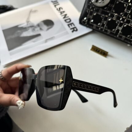 Van Cleef&Arpels black and dark purple boxed sunglasses