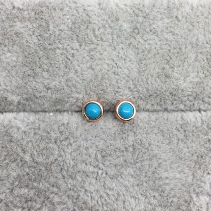 Earrings are versatile and personalized, suitable for wearing in various places and fashionable