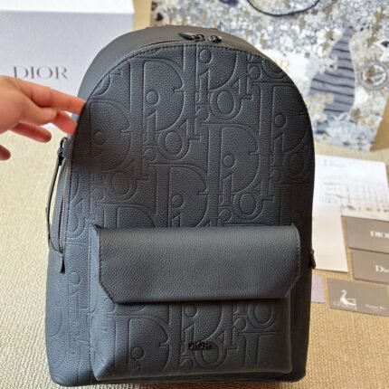 Fashionable and versatile black backpack