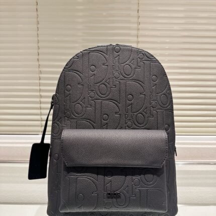 Fashionable and versatile black travel bag, stylish and personalized