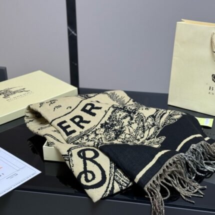 Gift bag with box  size：45*190cm Cool down! I really need a scarf at night ???? Burberry Ace Scarf An unbeatable and easy to sell product ????