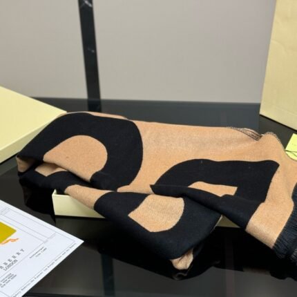 Gift bag with box  size：45*190cm Cool down! ???? Burberry Ace Scarf An unbeatable and easy to sell product The first scarf that must be planted with grass ????