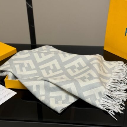 Gift bag with box  size：45*190cm Cool down! ???? Fendi Ace Scarf An unbeatable and easy to sell product The first scarf that must be planted with grass ????