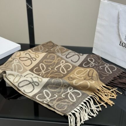 Gift bag with box  size：45*190cm Cool down! I really need a scarf at night ???? Luoyiwei Ace Scarf  ????
