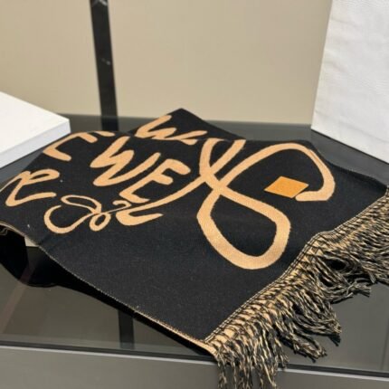 Gift bag with box  size：30*180cm Cool down! I really need a scarf at night ???? Luoyiwei Ace Scarf  ????