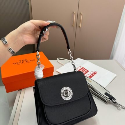 New Fresh Trendy Fashion Women's Large Capacity Classic Black Small Square Bag Commuter