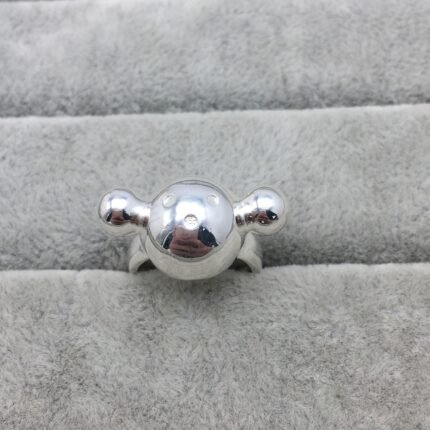 The ring is versatile and personalized, suitable for wearing in various places and fashionable