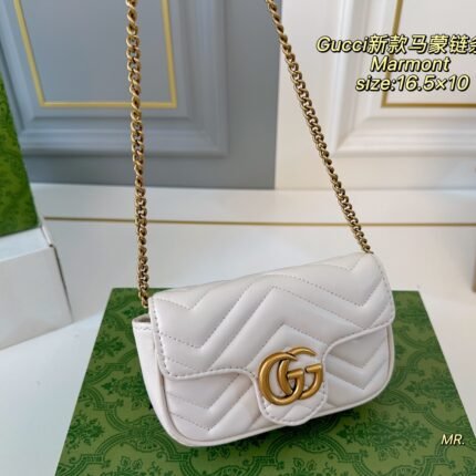 Mini Mamon chain bag with multiple ways of carrying, adding many changes to the shape, and equipped with a mirror comb inside the bag